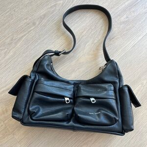 Samo Ondoh Pocket Mug Bag in black